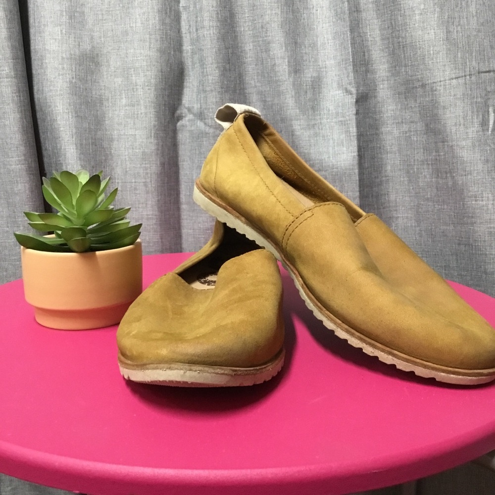 Sorel Slip-on Flats